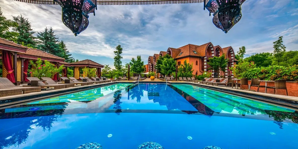 Mesés Shiraz Hotel